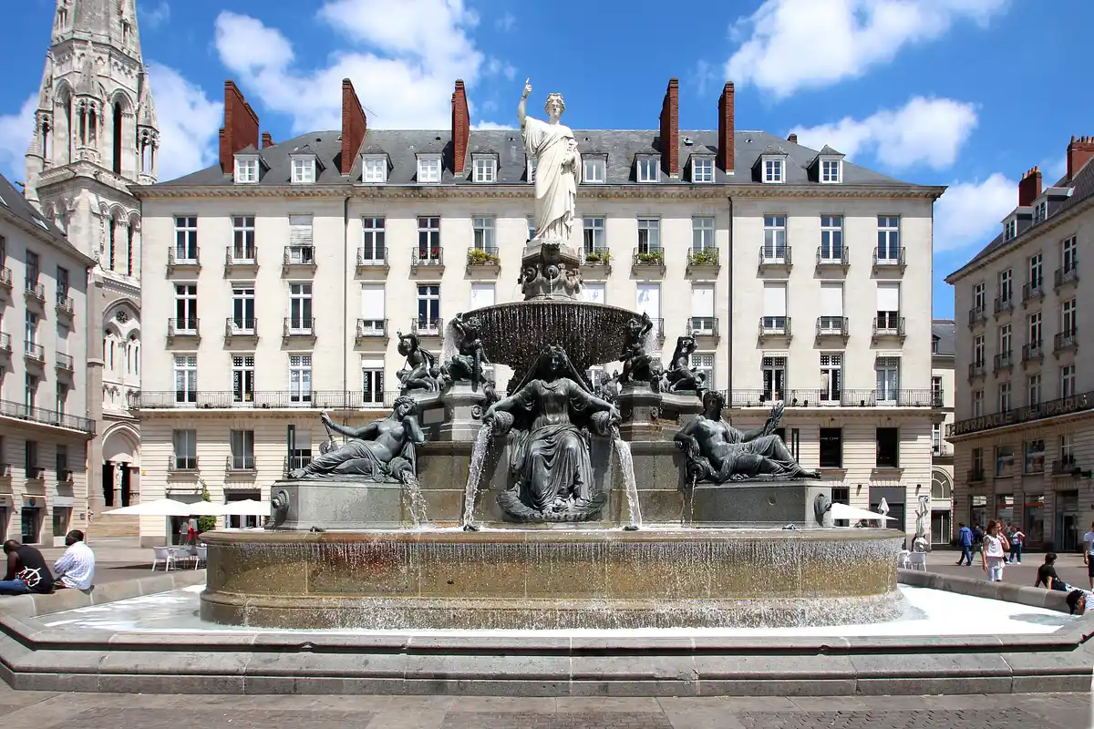 Dans cet article, nous explorerons les nombreux atouts de l'investissement dans les propriétés de luxe à Nantes.